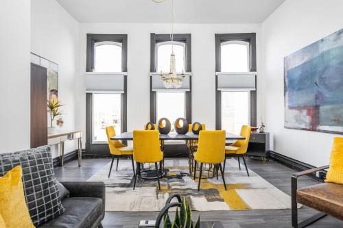 Luxurious Downtown Penthouse Great Views