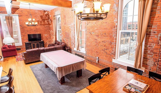 Luxurious Downtown Condo by Georgia St