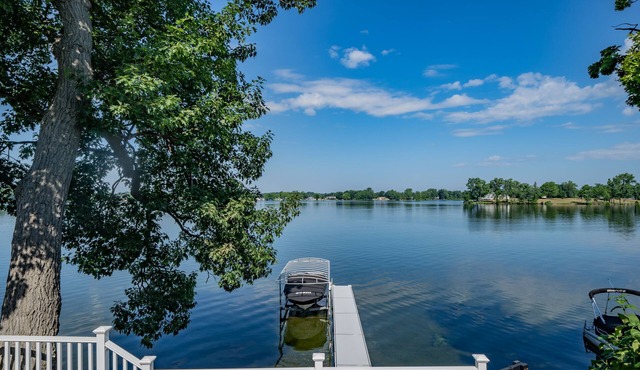 Luxurious Morrison Lakehouse w/Hot Tub & Sunset Views