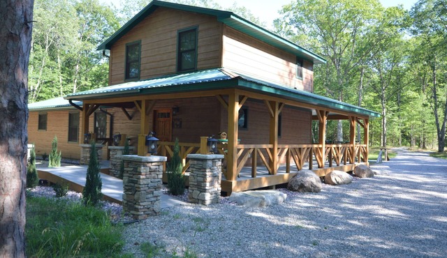 Luxury Cabin Near Boardman River and Brown Bridge Quiet Area!