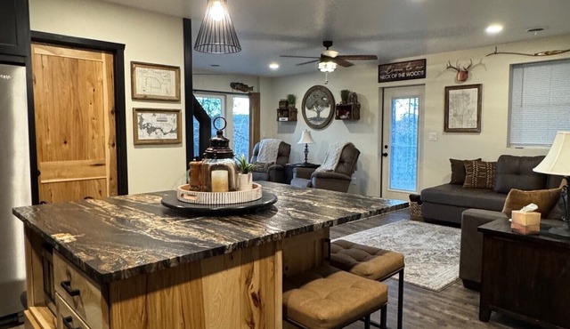 Luxury creekside cabin near High Falls with views, fire pit & trails nearby