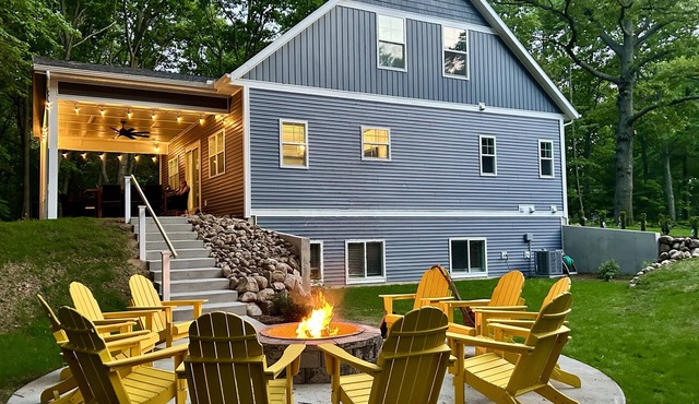 Luxury house, covered patio, private fire pit patio. Memorial Day Weekend Open