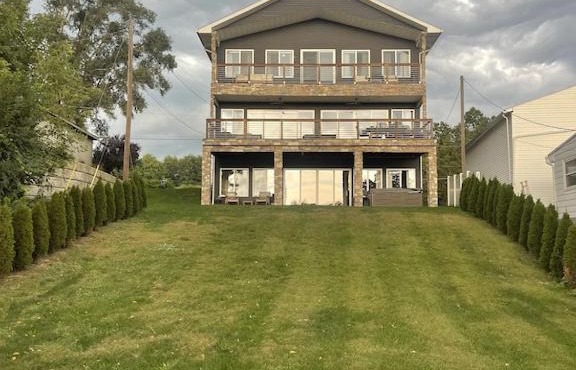 Luxury Lakefront for Entertaining!