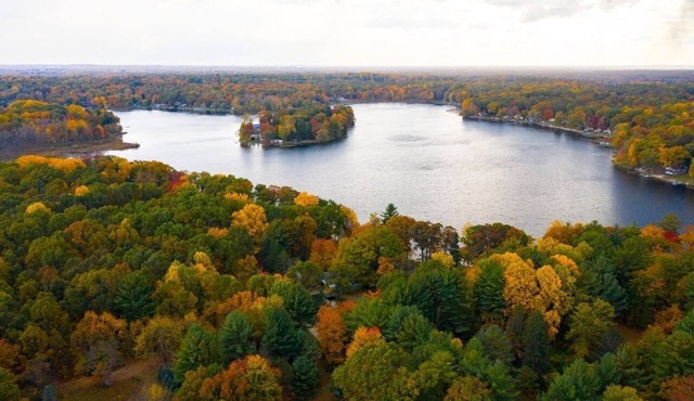 Luxury Lakefront Family Retreat | Pool, Pickleball, Hot Tub, Guest House & More