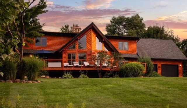 Luxury Lodge overlooking both Grand Traverse Bays