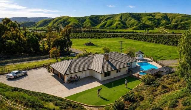 Luxury Redlands Escape-Pool Putting Green Arcade