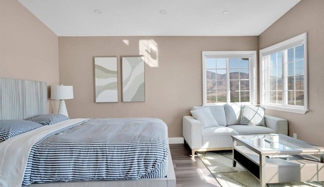Luxury Studio with Lake Views and Spacious Balcony in Spring Valley