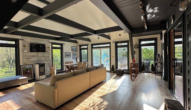 Luxury Transitional Cabin In The Woods