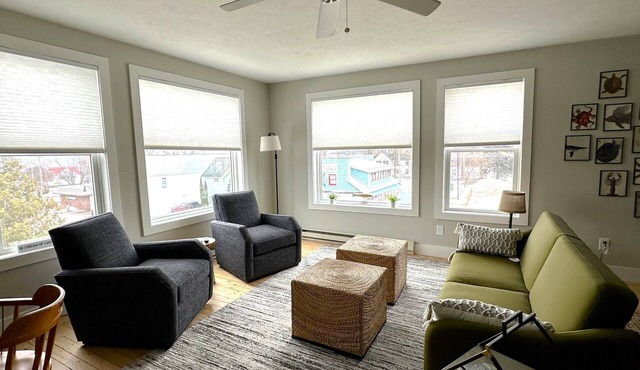 Luxury two bed apt in Northport! Walk to everything (next door to Plover apt)