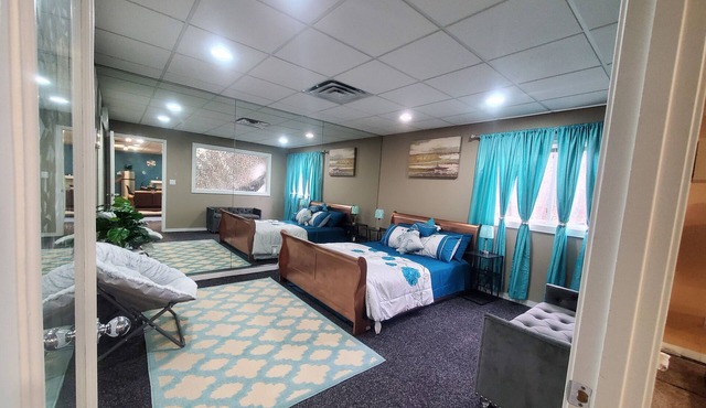Luxury Guest place: very close to lake and downtown