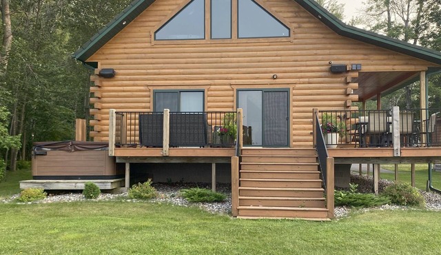 Luxury Waterfront Log Cabin . Memories Abound