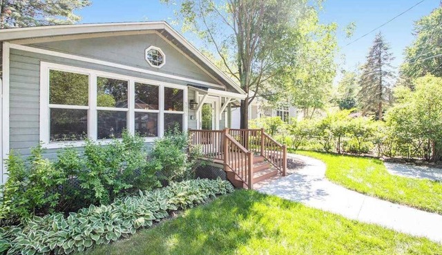 Main Home & Cozy Guest House w/Two Full Kitchens & Free WiFi - Walk to Beach