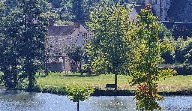 Maison Chaleureuse au Bord de L'eau