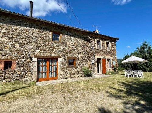 Maison familiale 4 chambres avec jardin, cheminée, poêle à bois, parking et Wi-Fi - FR-1-582-230 in Saint-Vert