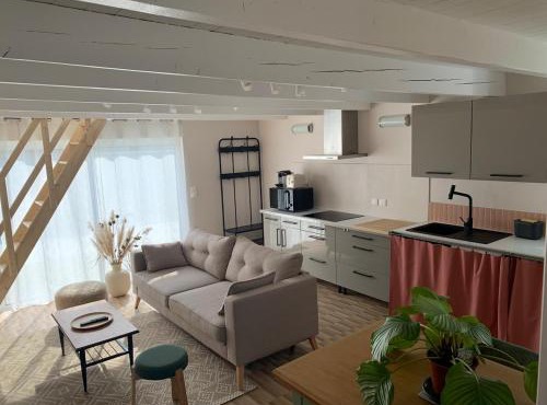Maison-studio avec mezzanine au calme, bien située