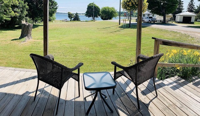 Mariner's Cottage - Newly remodeled across from Bayshore Beach Park