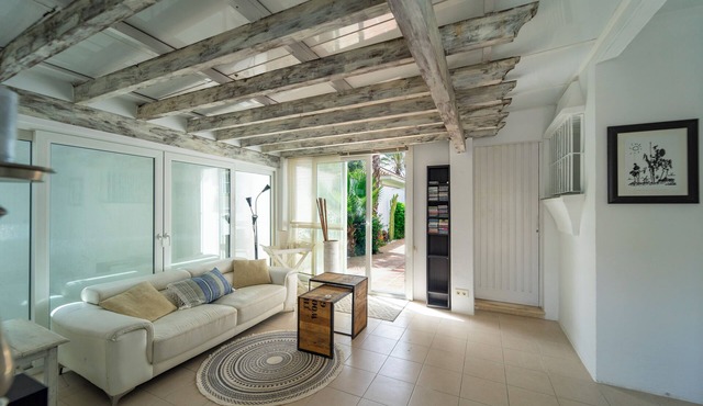 Marvellous 3 Bed Villa by the sea with pool