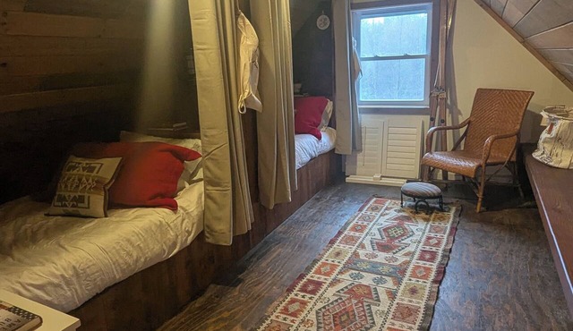 Marvelous "Deer Camp" off grid house on Beaver Island Michigan!