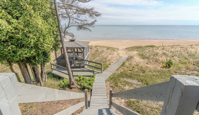 Michibay Getaway: Lake Life Awaits – Your Summer Beachfront Getaway