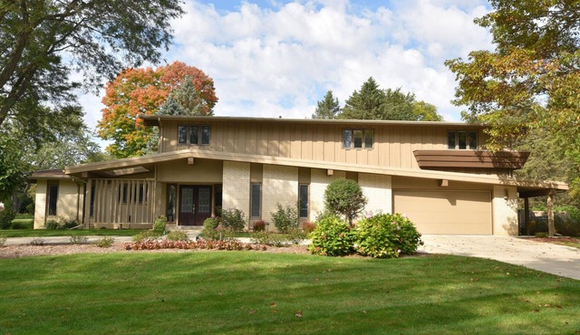 Milwaukee 4 bedroom+ House with In-ground pool