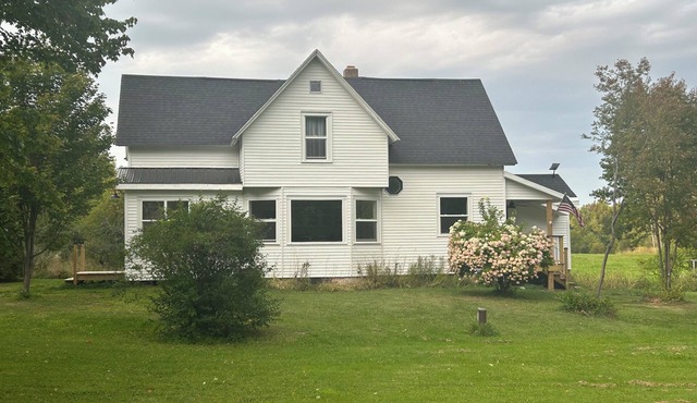 Minutes from Marquette, close to Munising, great location for exploring the UP!