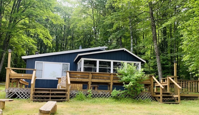 Mitchell Lake 3 bedroom, 1 full bathroom, 1 half bathroom getaway