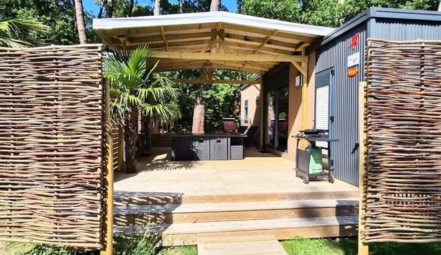 Mobile Home | Ultimate | 4 Bedrooms | 8 Guests | Raised Deck | A/C | TV