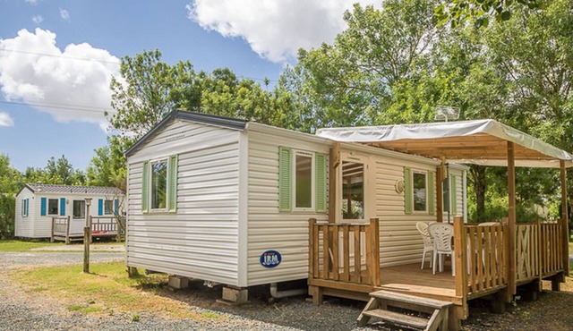 Mobile home with terrace in Puyravault
