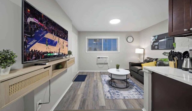 Modern 1BD Apartment Near Ferndale in Hazel Park