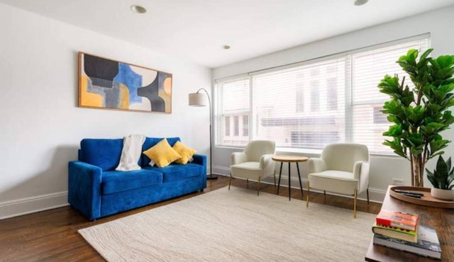Modern 2BR Near Loyola & Lake Michigan