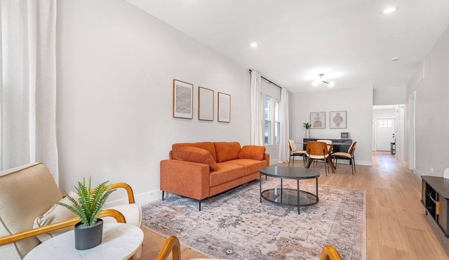 Modern 2BR with Free Parking in Avondale