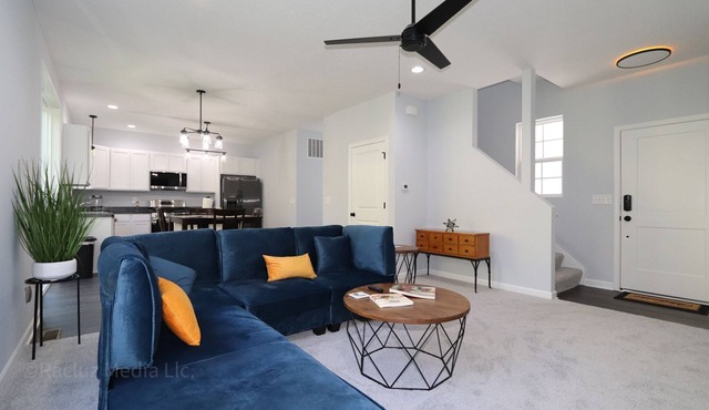 Modern 3BR Near Downtown & MSU