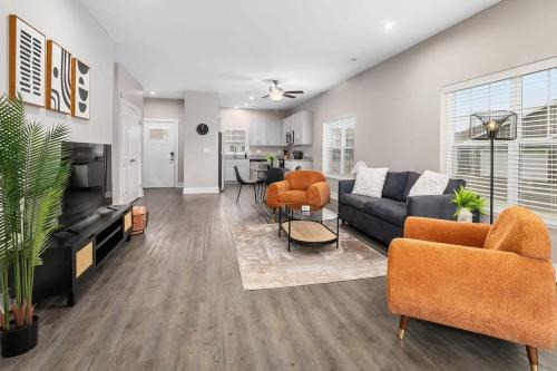 Modern 4BR 4BA Two Unit Condo w Garage and Patio