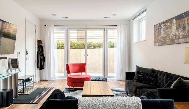 Modern Boutique Condo - "Au coeur de Detroit"