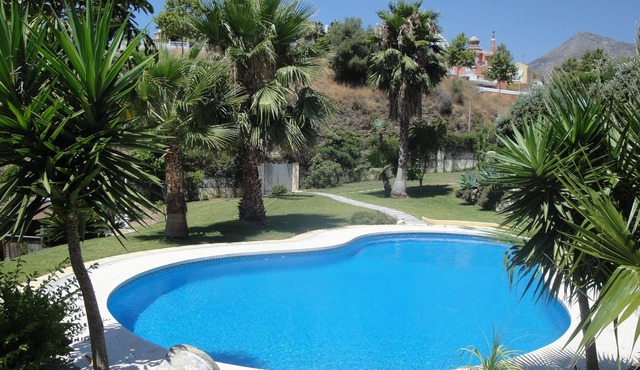 Modern terraced house 650 m from the beach. Communal swimming pool. a / c