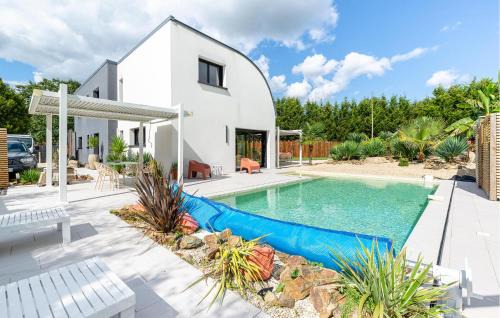 Modern Villa With Private Pool