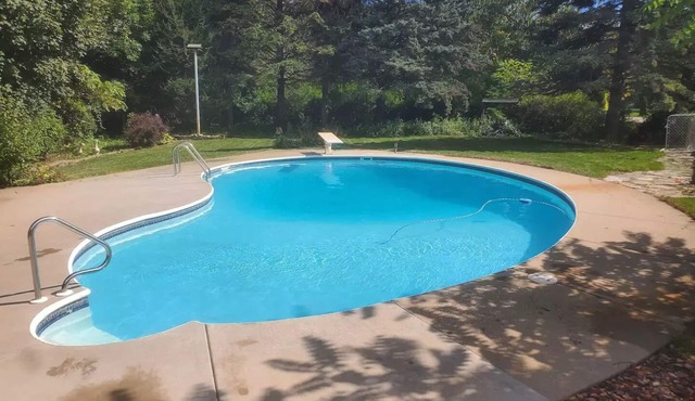 Nautical Splash Pad, Spacious Home, Private Pool & Cedar Hot Tub.