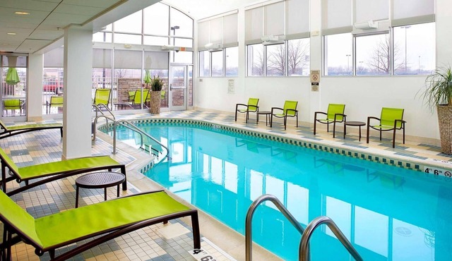 Near Naval Station Great Lakes + Breakfast & Pool