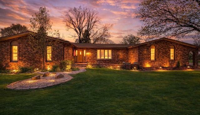 Near Shopping & Dining- The South Bend Bungalow