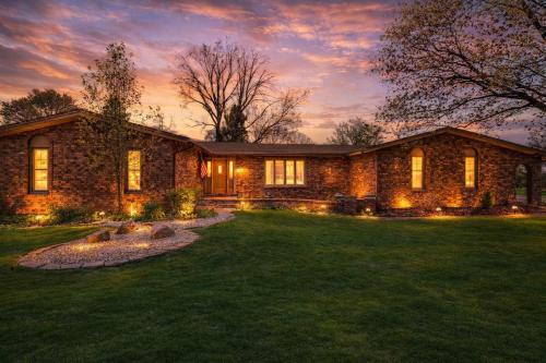 Near Shopping & Dining- The South Bend Bungalow
