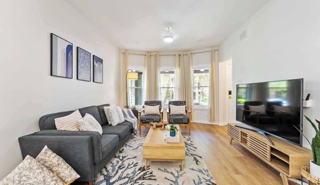 New! 10-min to Downtown