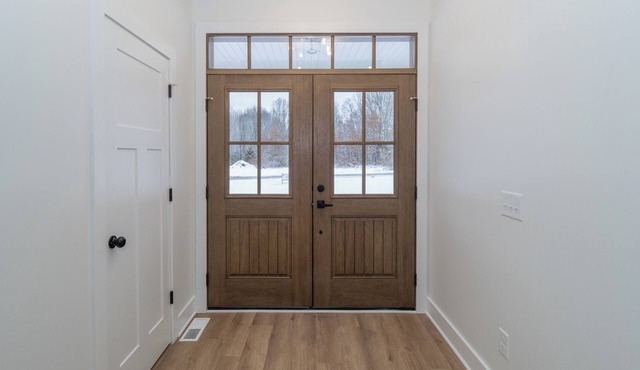 New Construction 4-bedroom Modern Farmhouse house in charming Kalamazoo withWiFi