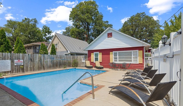 NEW! Dave's Last Resort Poolside - Long Stay Discount - Relaxing Cabin 3