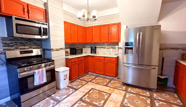 New Humble Home! - Near Six Flags & Naval Base!