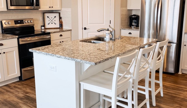 New modern & minimalistic home minutes off of I5, Ten minutes from Ilani Casino