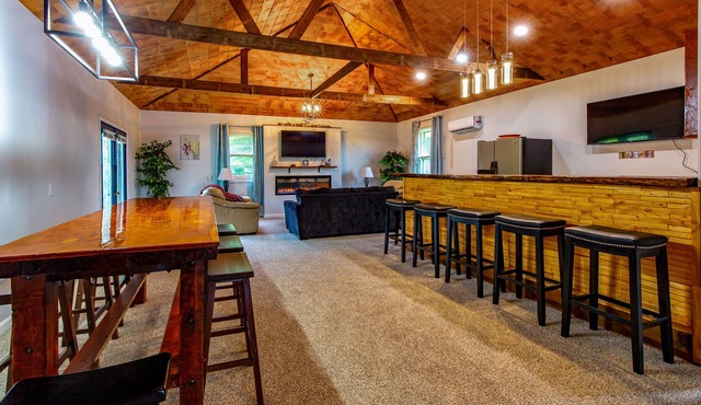 New Spacious Warren Dunes Beach & Winery Retreat w/Hot Tub & Pool Table