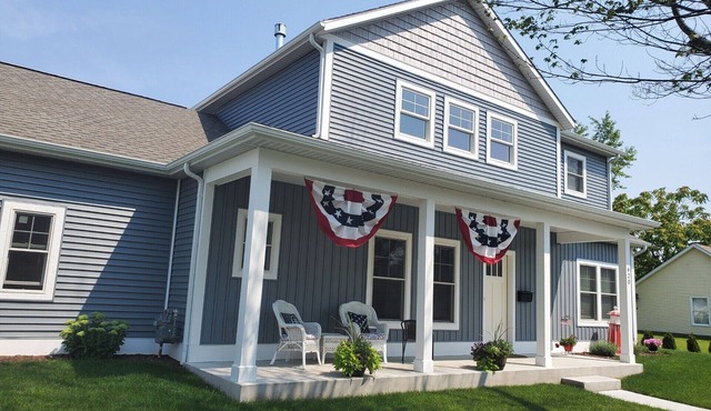 Newer home in downtown Grand Haven come and enjoy summer in coast guard city USA