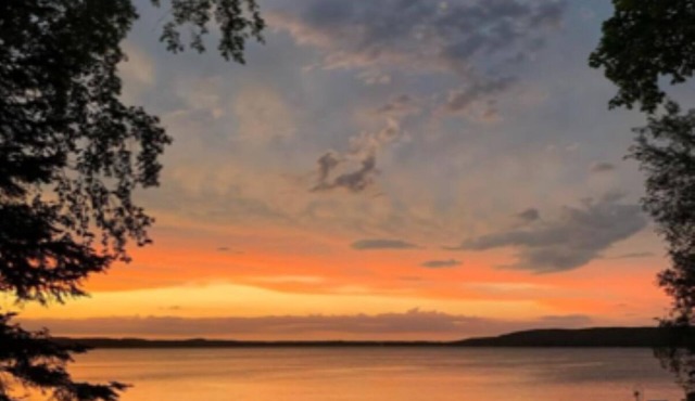 Newly Remodeled 4 bedroom Cottage with Stunning views of Beautiful Lake Metonga
