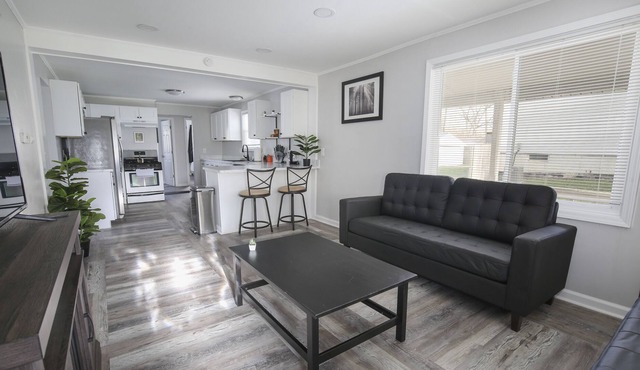 Newly Remodeled Three Bed. Home Outside of Flint
