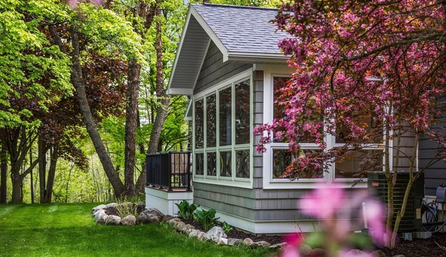 Newly renovated 1950's leelanau trail side cottage